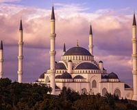 «Кто построит мечеть, Аллах построит тому дом в Раю» (хадис)