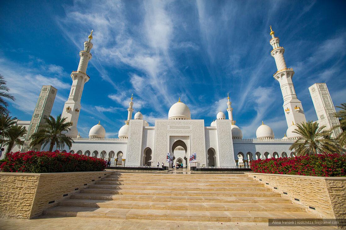 The-mosque-of-Sheikh-Zayed-and-the-best-view-of-Abu-Dhabi-01